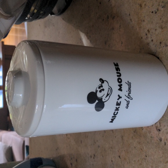 BRAND NEW Disney's Donald Duck Dry Food Storage Canister - Picture 3 of 5